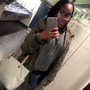 Meet your Posher, Tiara