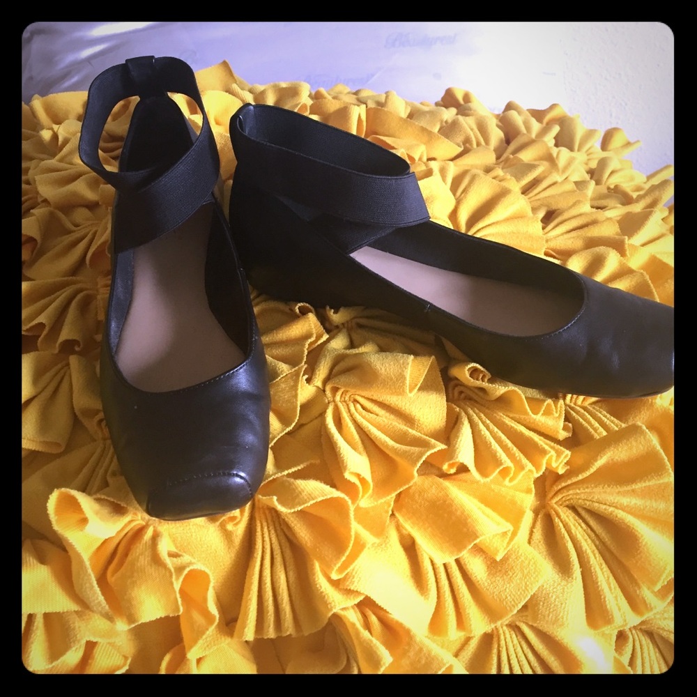 Slightly used size 6 ballet flats