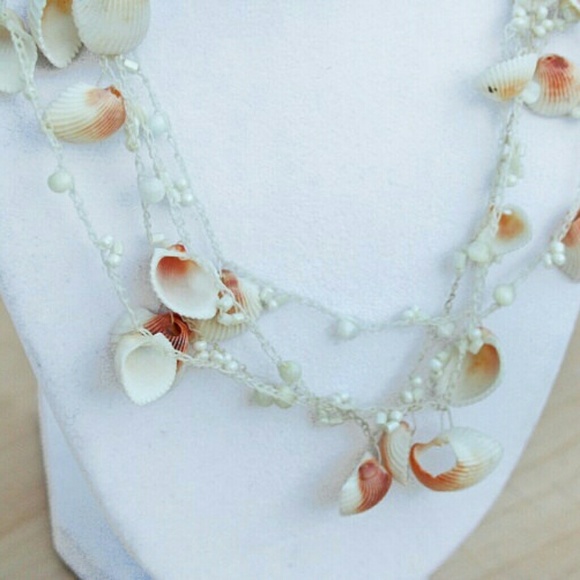 Layered Shell Necklace - Picture 4 of 4