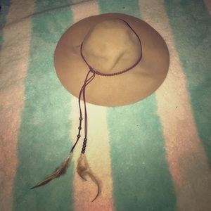 Kendall & Kylie Beach Hat