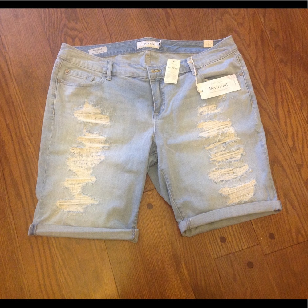 Torrid Boyfriend Distressed Bermudas Size 20 NWT