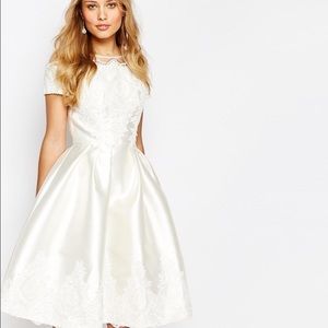Chi Chi London
Women's Natural Bridal Midi Dress