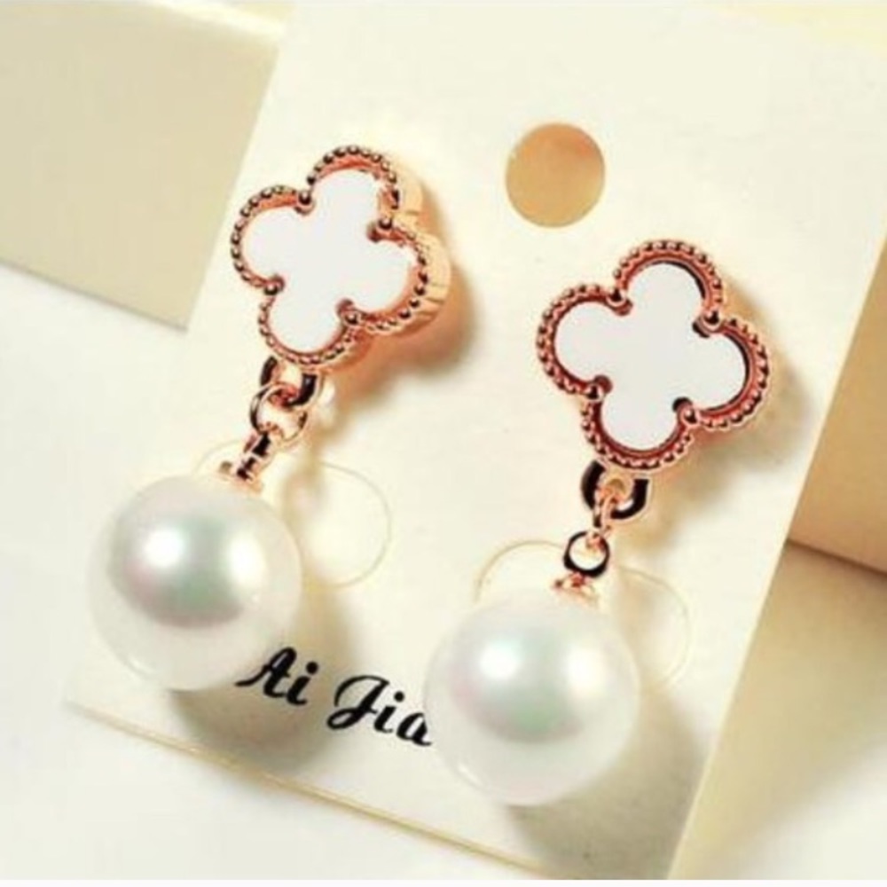 Drop pearl earrings