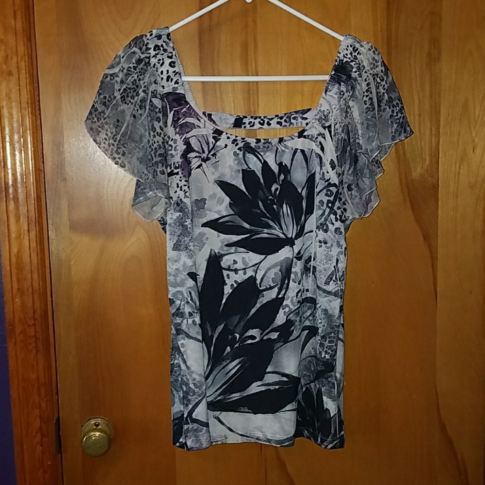 Floral ruffled blouse.