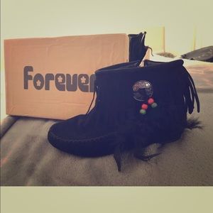 Forever Katherine Black Moccasins