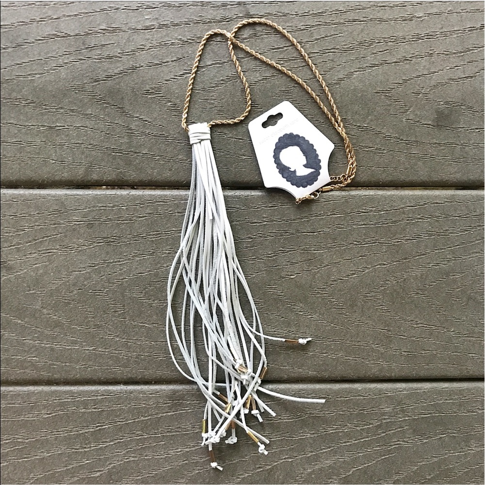 Fringe necklace