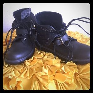 Size 6 Rock & Candy combat boots new!
