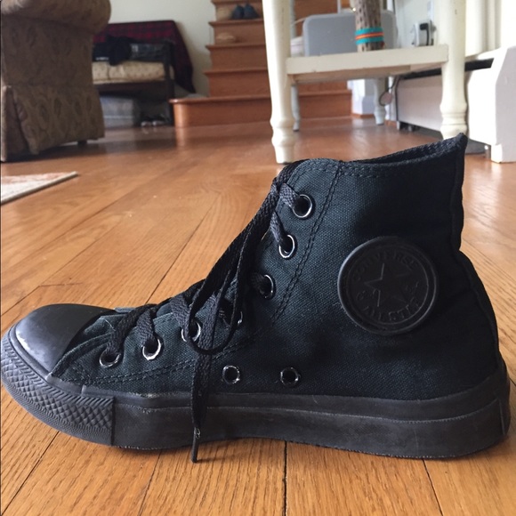 Converse Shoes - Black Converse high tops ⭐️