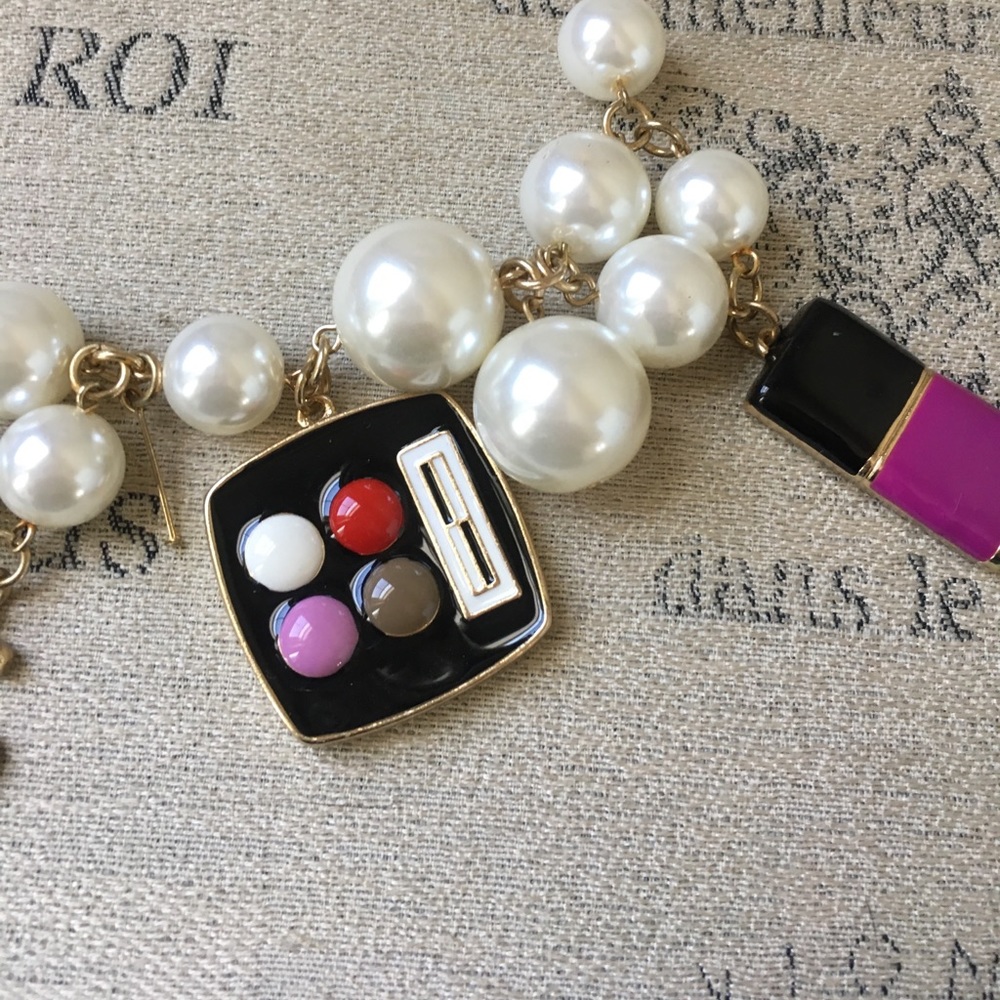 Makeup Charm pearl necklace.  Brand new! - Picture 3 of 3