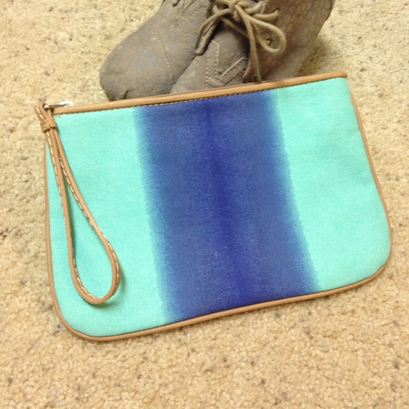⭐️Loft wristlet clutch purse. - Picture 1 of 2