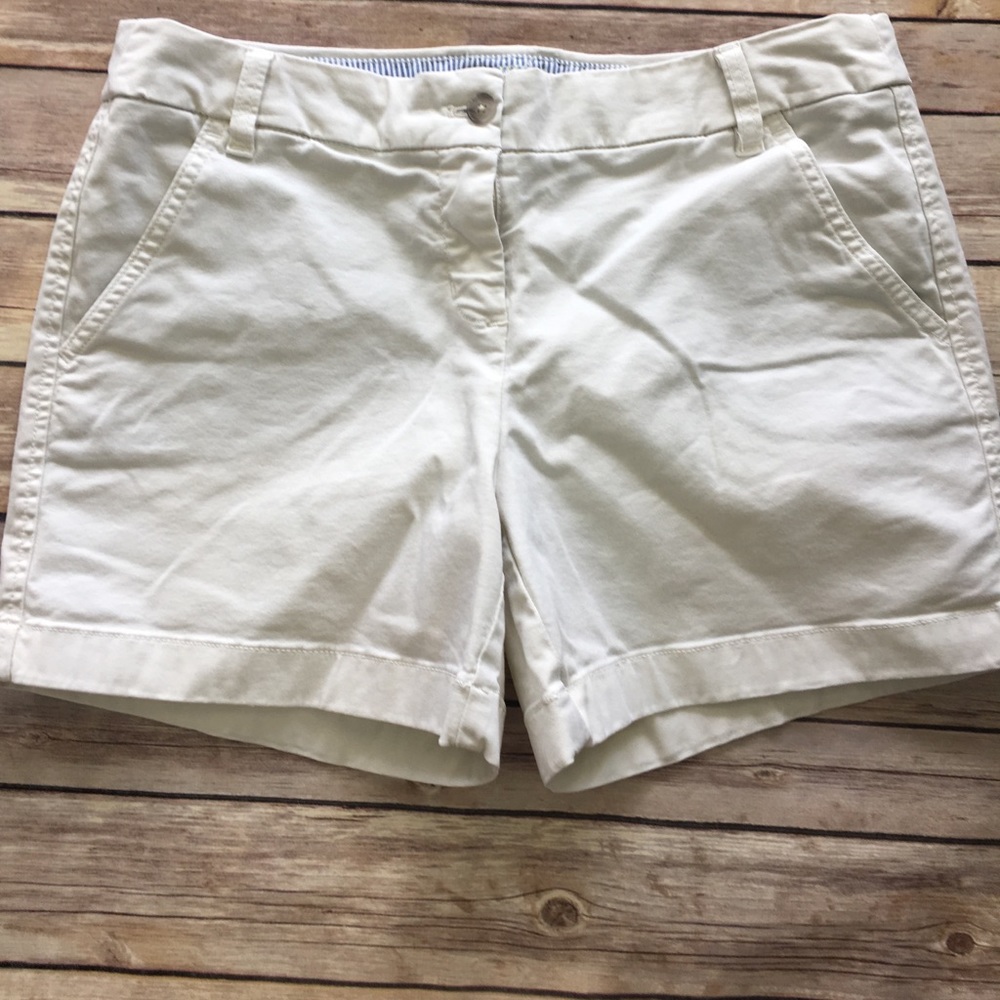 Southern Tide Caroline shorts size 8! Cream