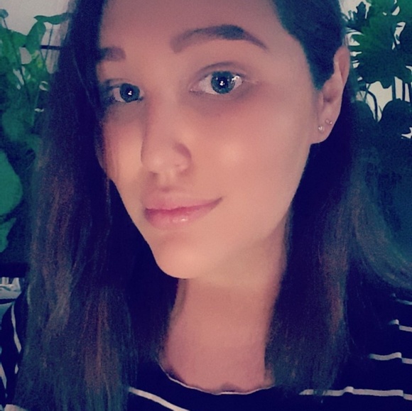 👑 Meet your Posher, Nikki 💕 - Picture 1 of 1