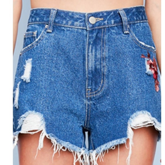 High-Waisted embroidered denim shorts, NWT - Picture 3 of 7