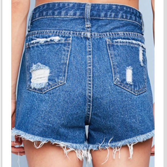 High-Waisted embroidered denim shorts, NWT - Picture 4 of 7