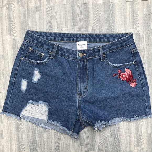 High-Waisted embroidered denim shorts, NWT - Picture 2 of 7