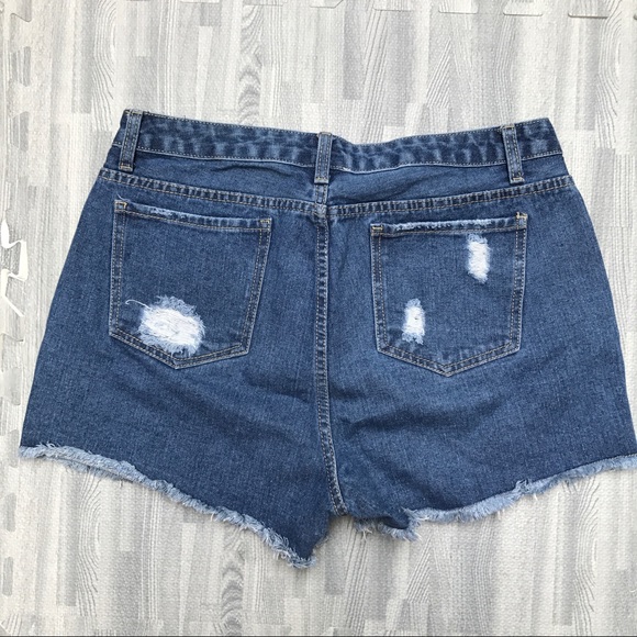 High-Waisted embroidered denim shorts, NWT - Picture 6 of 7