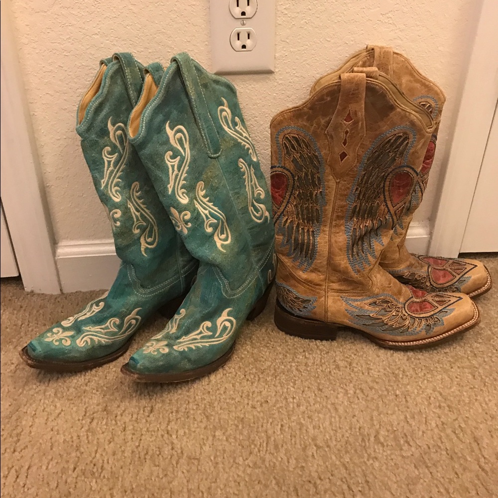 Corral boots peace sign only