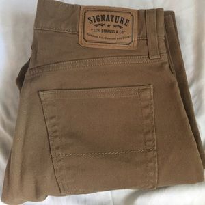 LIKE NEW EUC MENS khaki Levi's