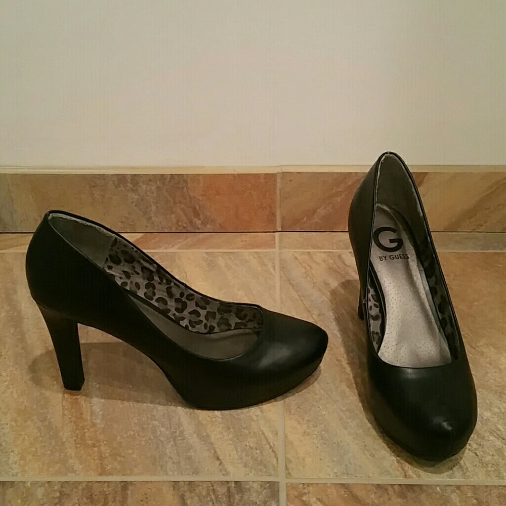 GUESS pumps