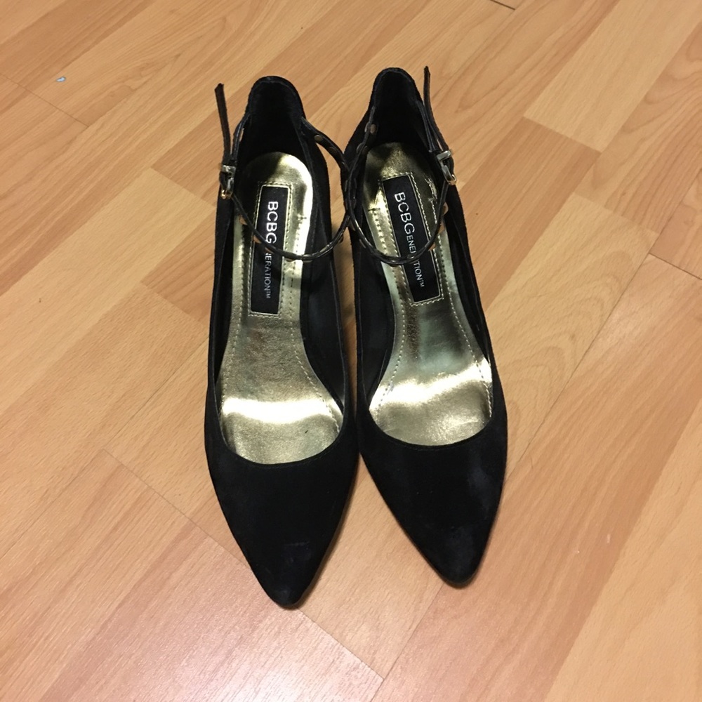 Selling BCBG Shoe size 6