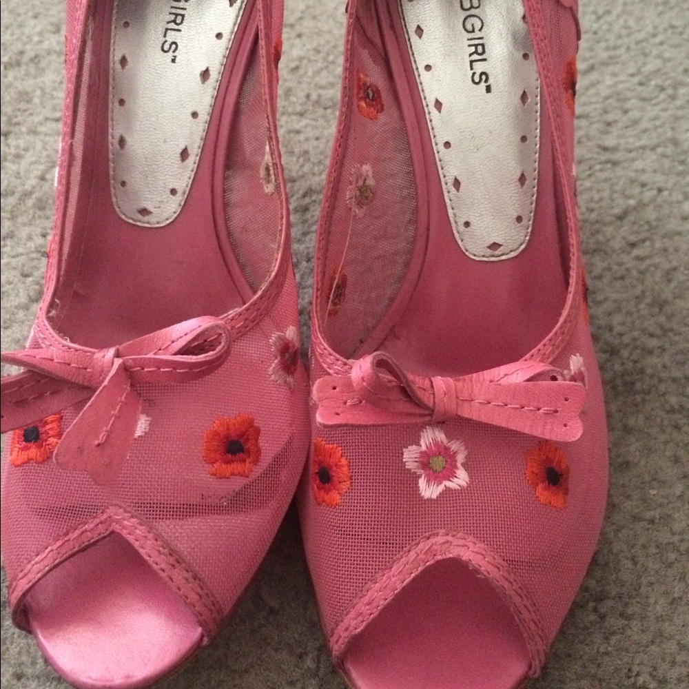 BCBG  Leather Girls Peep Toe 👠💯 - Picture 2 of 5