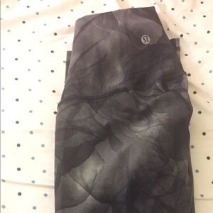 NWOT Lululemon wunder under pant size 2
