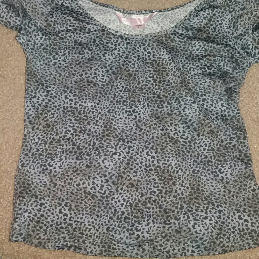 Vs spandex material leopard print top