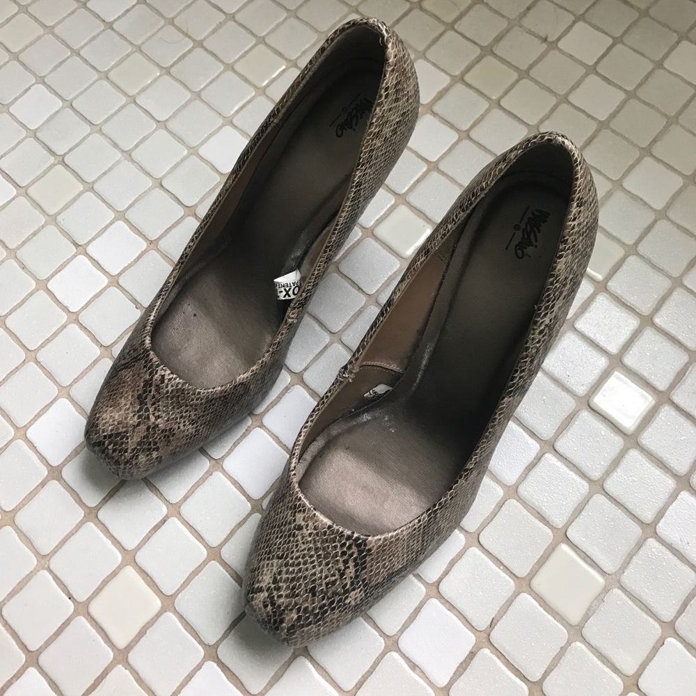 SOLD | Heels
