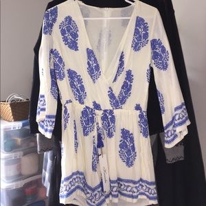 V-neck long sleeve romper (size XS) NWT