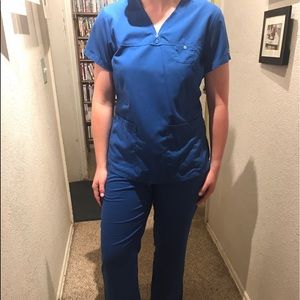 Scrub set