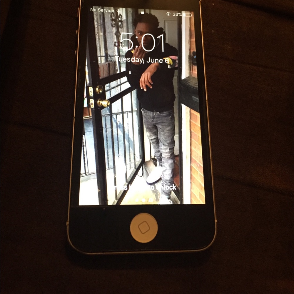 iPhone5s - Picture 2 of 3