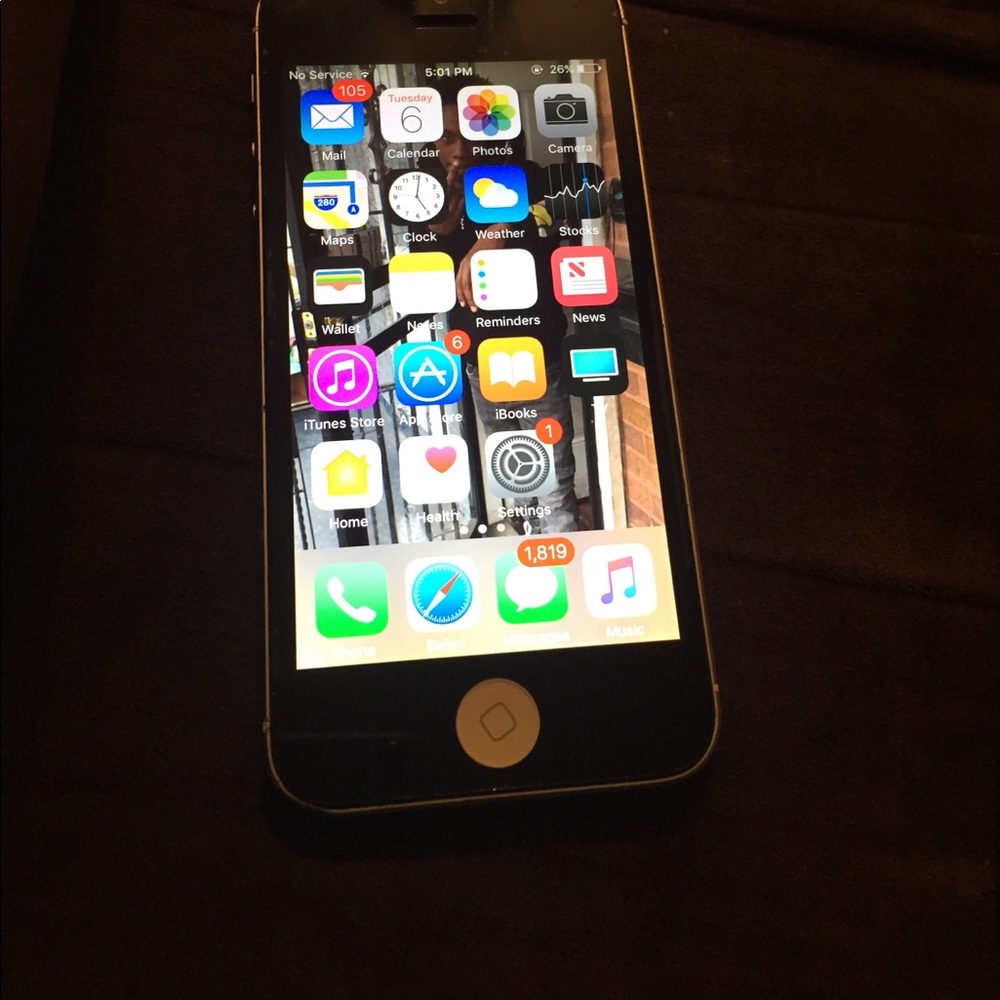 iPhone5s - Picture 3 of 3