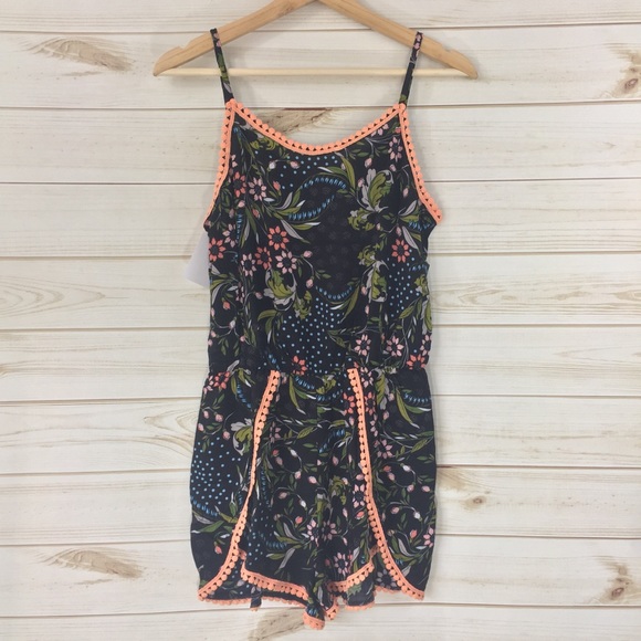 💙  LAST ONE 💙 Floral Print Romper - Picture 4 of 8