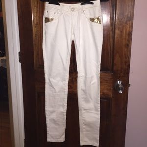 L.A. Idol usa jeans