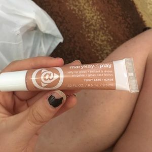 Tan lipgloss never used