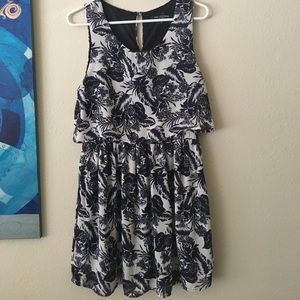 Sleeveless hawaiian print dress