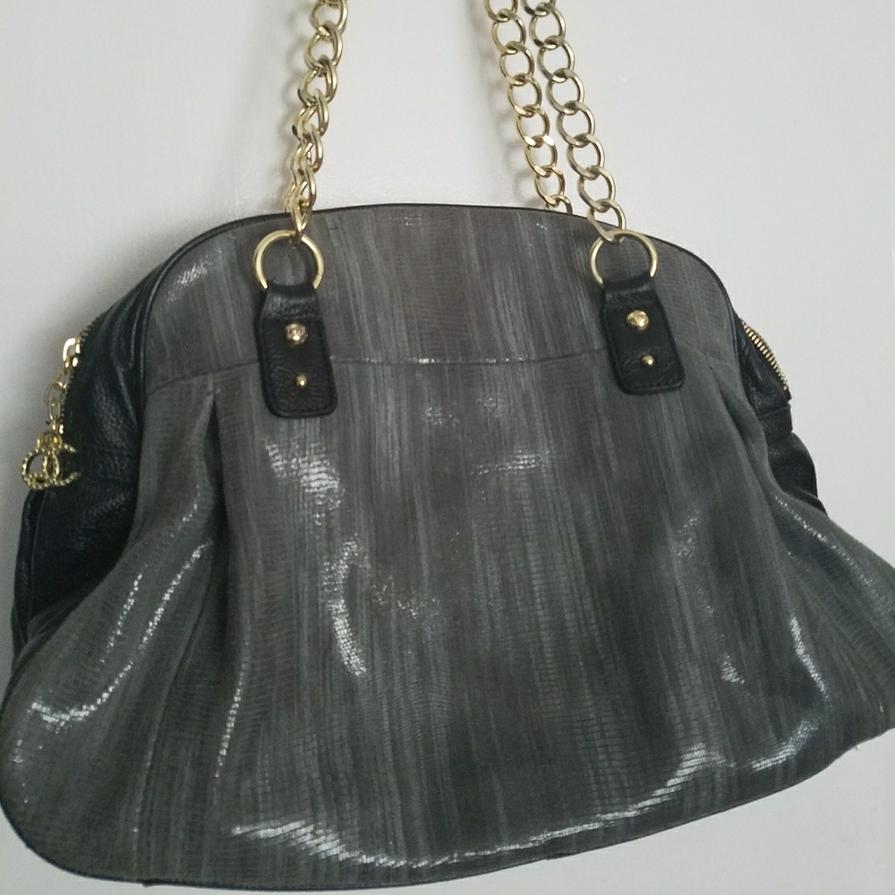 Queen Collection Gray and Black Leather Handbag