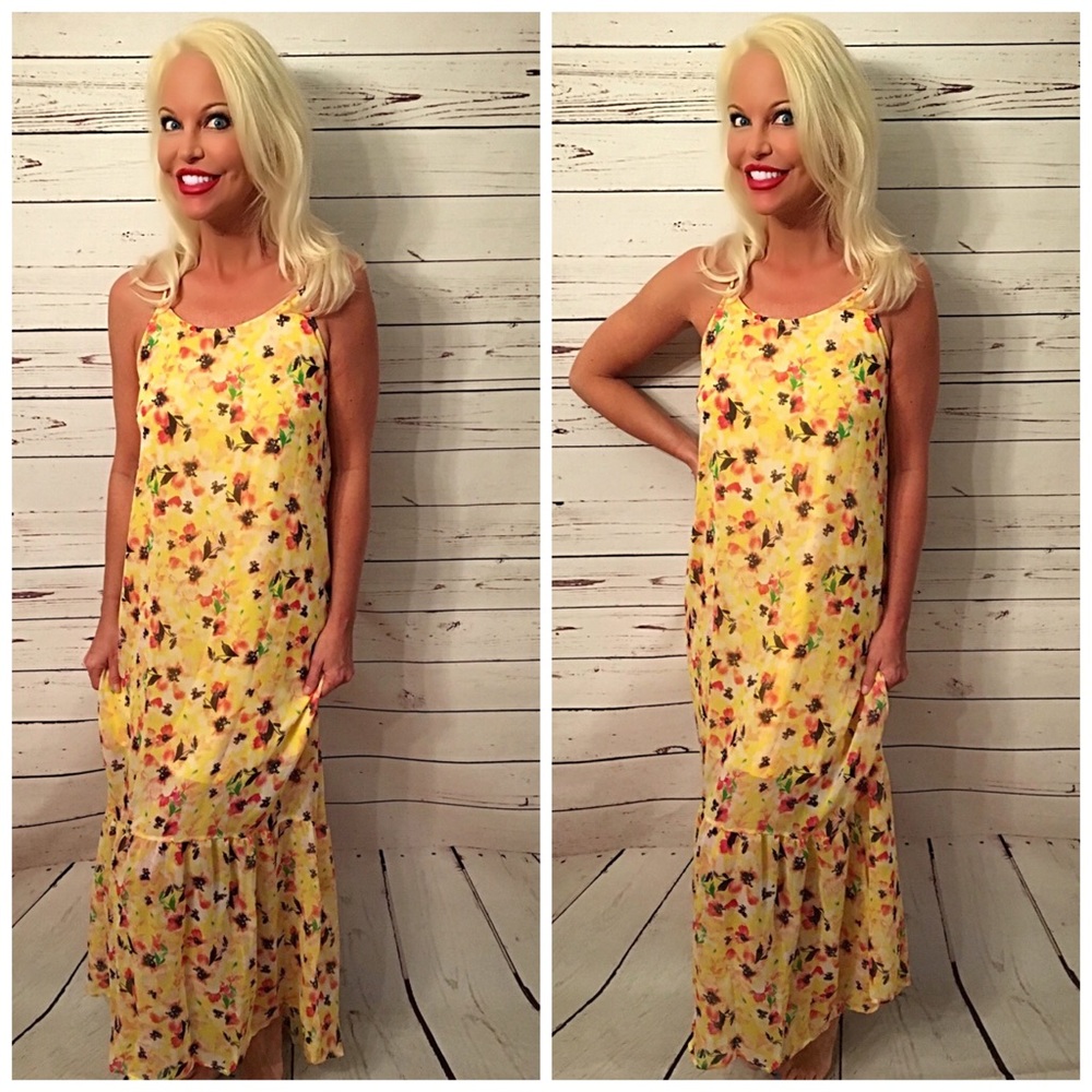SUMMER CLEARANCE 💕Sunny yellow lined maxi dress! - Picture 1 of 4