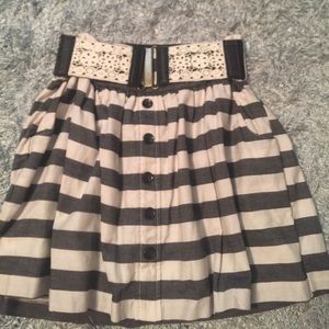 CHAROLETTE RUSSE SKIRT WITH POCKETS!