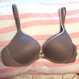 32C Victoria secret body by Victoria push-up!!
