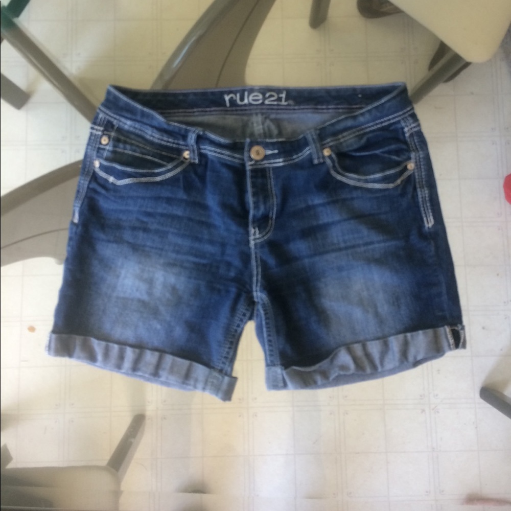 Women rue21 shorts.