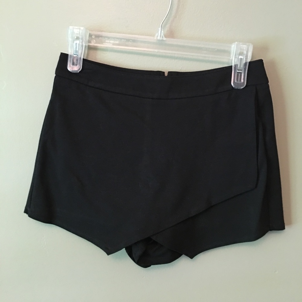 Forever 21 black skort