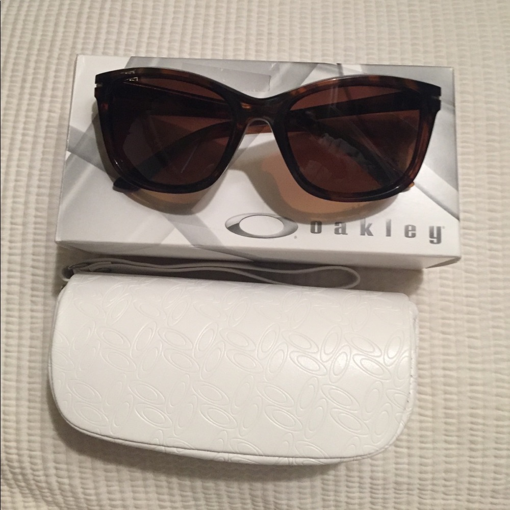 Oakley women's sunglasses polarized