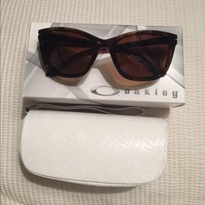 Oakley women's sunglasses polarized