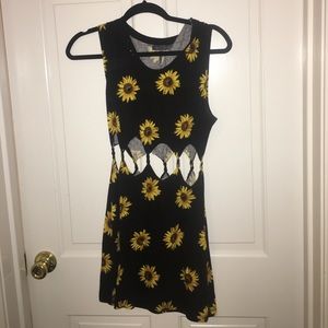 Kendall & Kylie Sunflower Dress, Small