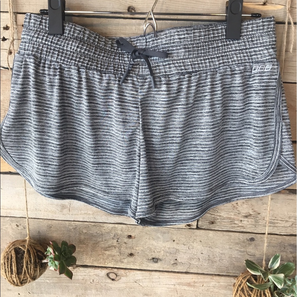 Lorna Jane striped run short