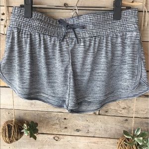 Lorna Jane striped run short