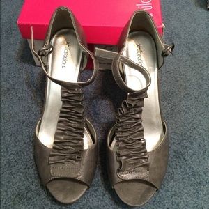 Size 8 Grey Heels