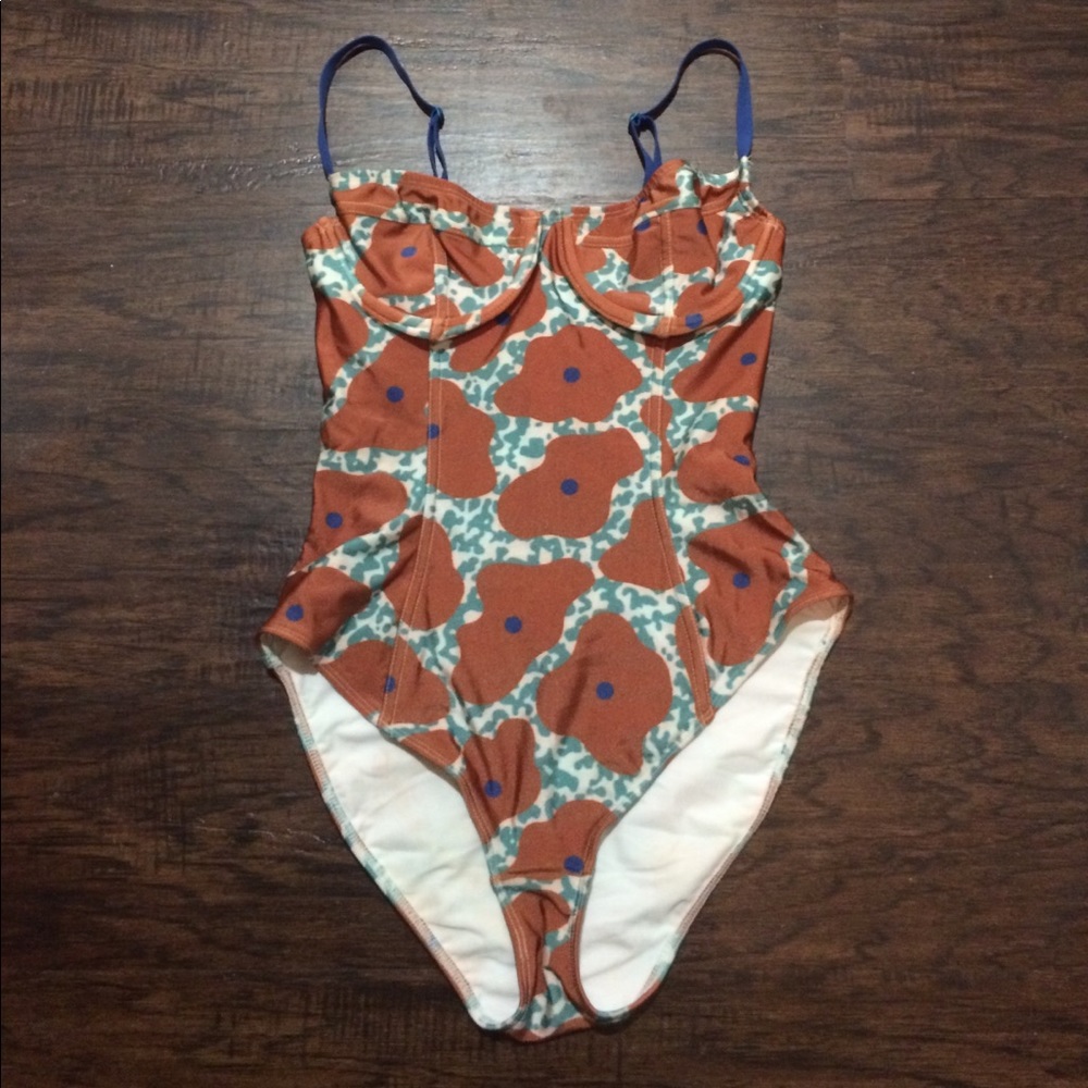 AA One piece, Natalie Du Pasquier