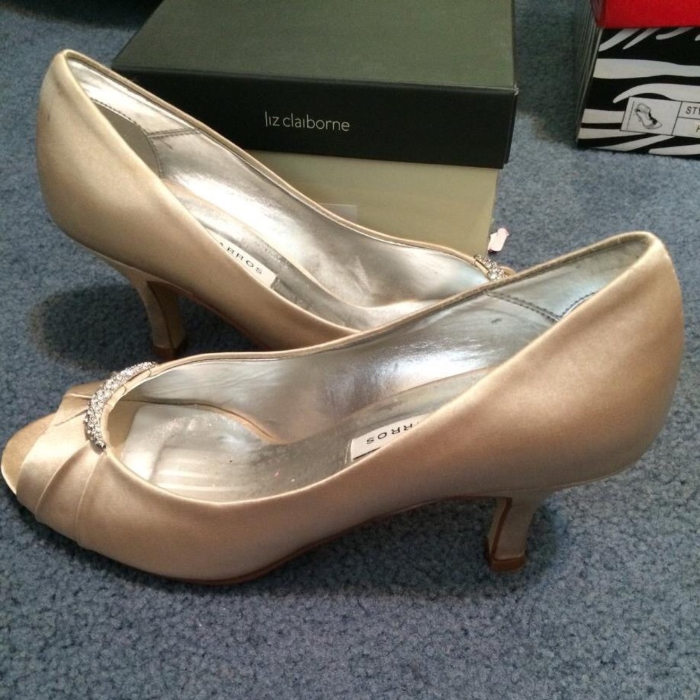 Size 8 W Satin Heels